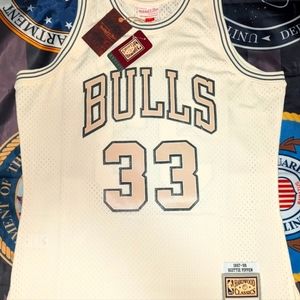 Scottie Pippen Chicago Bulls Swingman Jersey  Men's size Large.